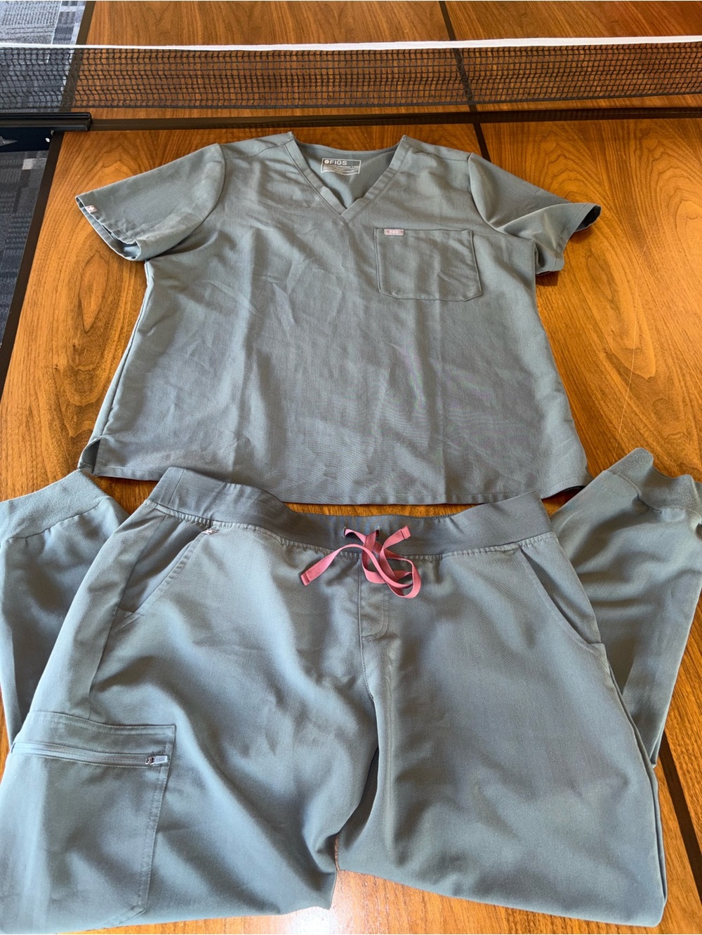 FIGS  Women's Gray Scrub Top & Jogger Pants Set